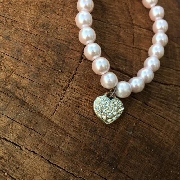 Artificial Pearls Bracelet with Heart Centerpiece - Picture 5 of 9
